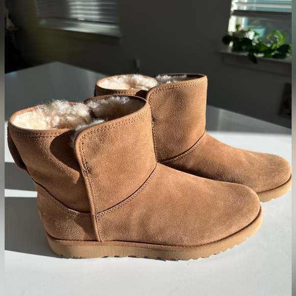 UGG Cory II Booties {women’s 9.5} - Picture 3 of 6